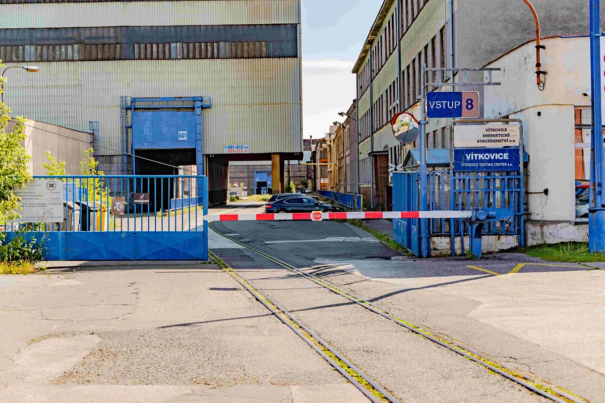 Pronájem výrobní haly, prostoru 918 m²